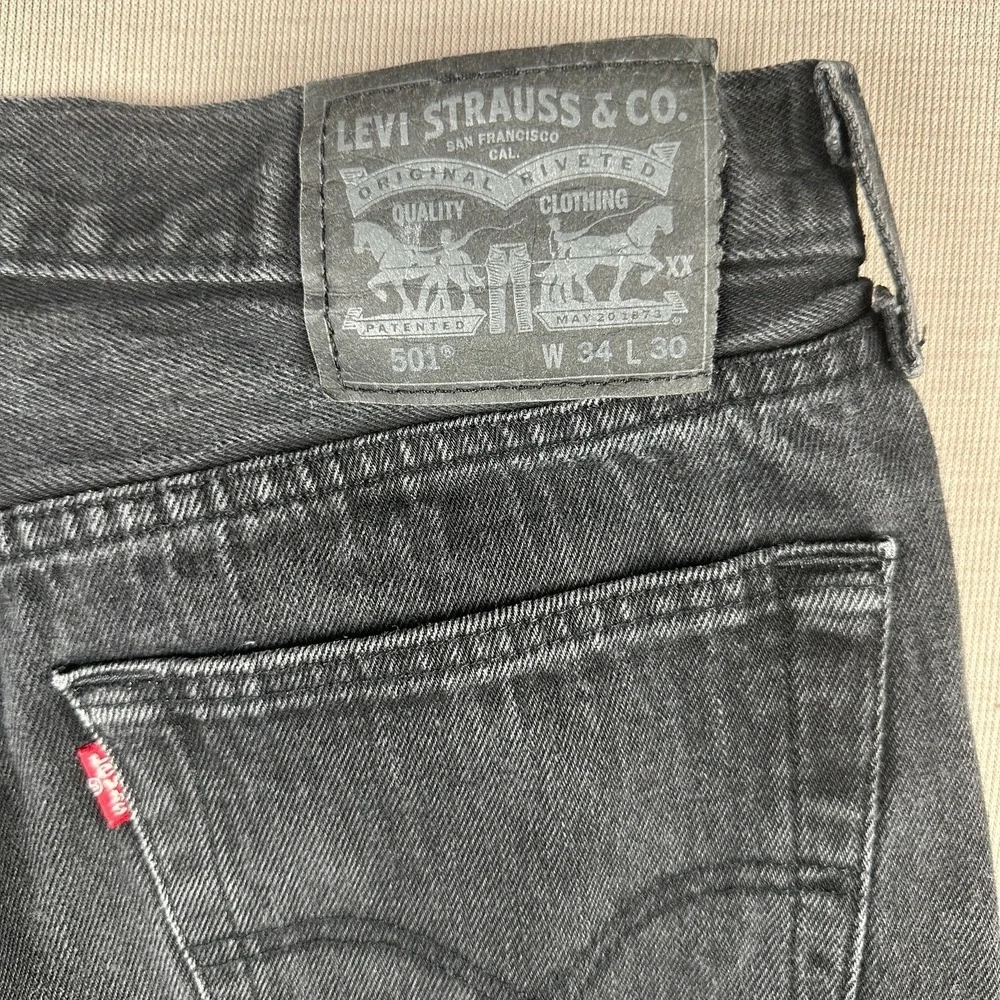 Levi's 501 Original Fit Jeans Dark Gray Button Fly Men's 32x28 (Tagged 34x30)